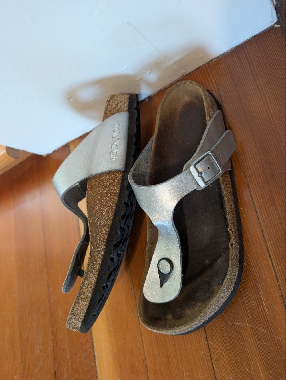 Birkenstock Gizeh Silver Thong Sandals Size 39 8 Metallic Buckle Comfort Cork